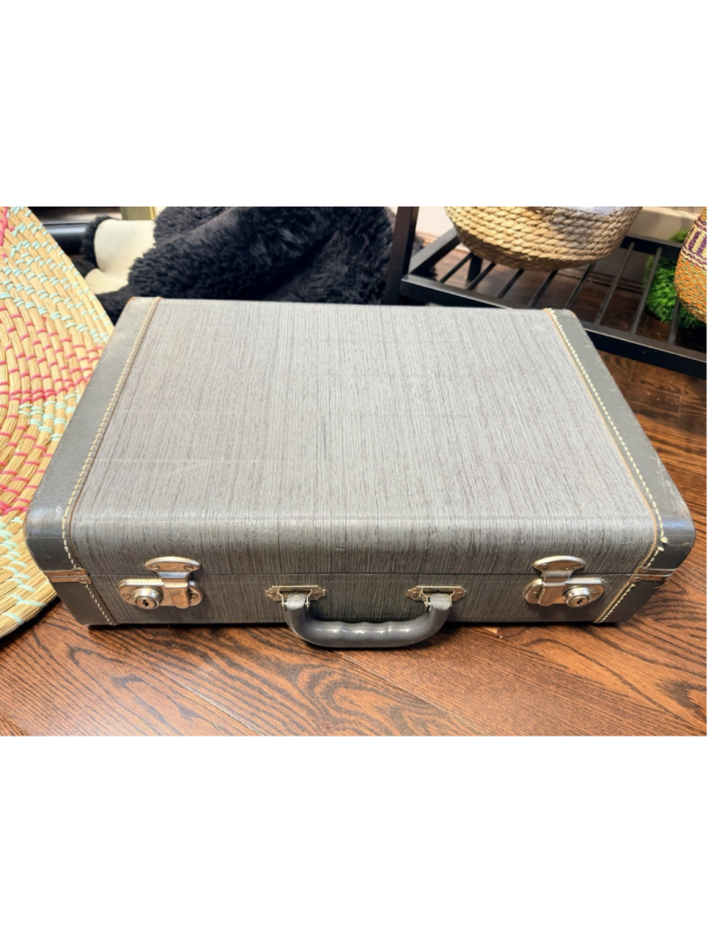 American Vintage 1950s Gray Hard Suitcase Luggage Purple Lining With The Key18”